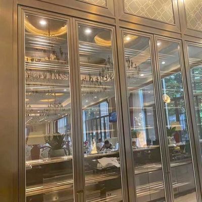 Bom preço Os armários de aço inoxidável inoxidáveis do vinho SUS201 com porta de vidro PVD revestiram on-line