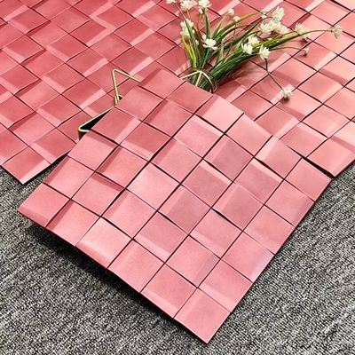 Mosaicos de aço inoxidável personalizáveis para paredes modernas e sofisticadas