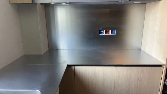 Bancada de cozinha em aço inoxidável 304 anti-riscos com torneira