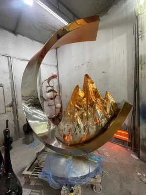 Bom preço 201 304 316L Esculptura de aço inoxidável de tamanho personalizado Estatueta abstrata de metal personalizada para jardim da villa on-line